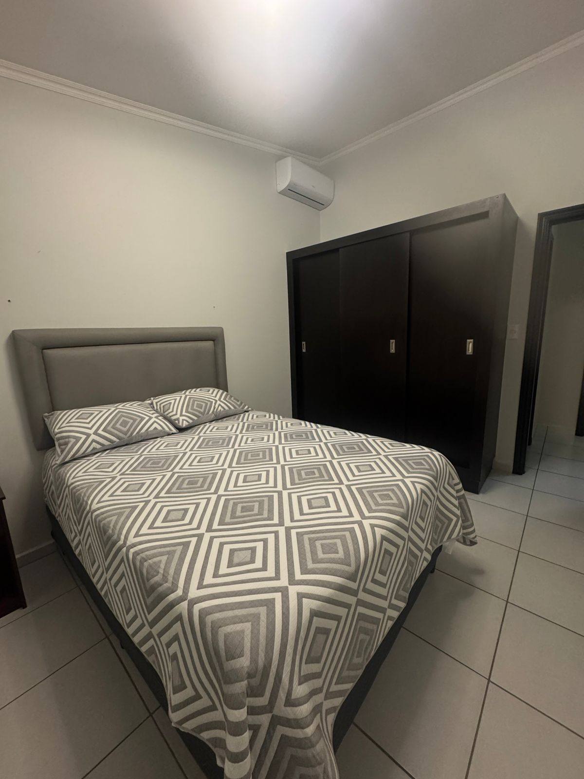 Alquiler: Res. El Sauce,.