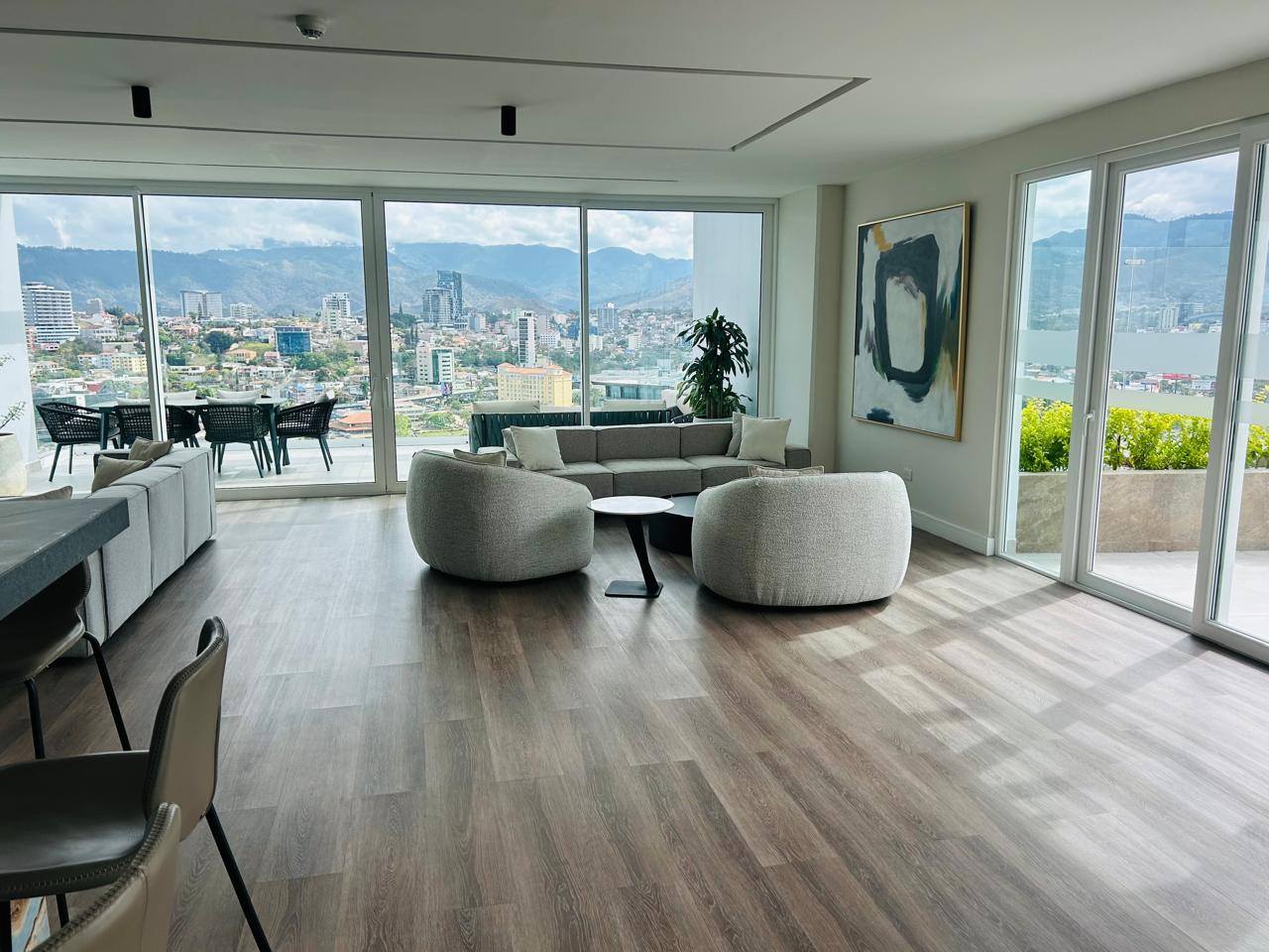 Alquiler: Col. Loma Linda Norte, Torre Avalon